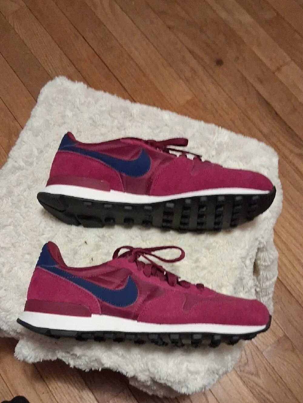 nwob 2018 nike internationalist sneakers womens 9.5 true berry blue shoes